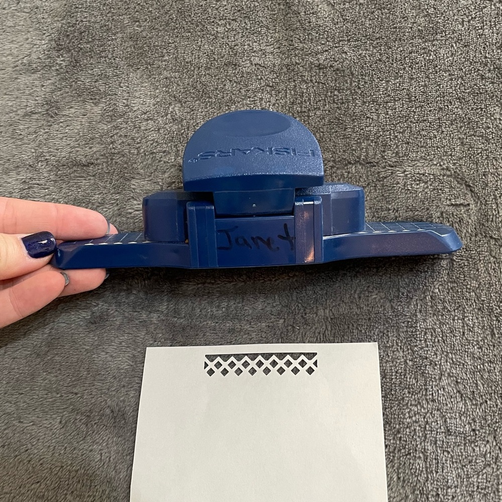 Fiskars Border Paper Punch - Picture 2 of 4